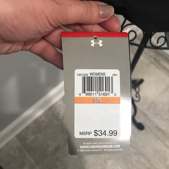 NWT Under Armour Woman’s Shirt Heat Gear Size SM - Picture 5 of 5